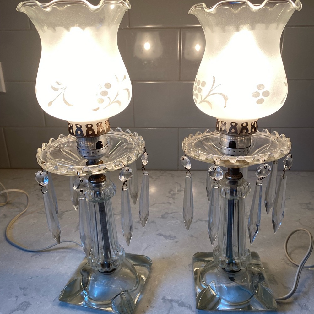 set of 2 Vintage electric crystal lamps. Etched glass shades, crystal teardrops.